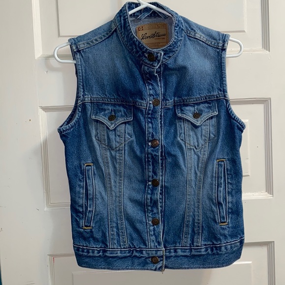 Levi’s Strauss Denim Jean Jacket VEST 100% Cotton Size Misses Medium (8-10) - Picture 1 of 7